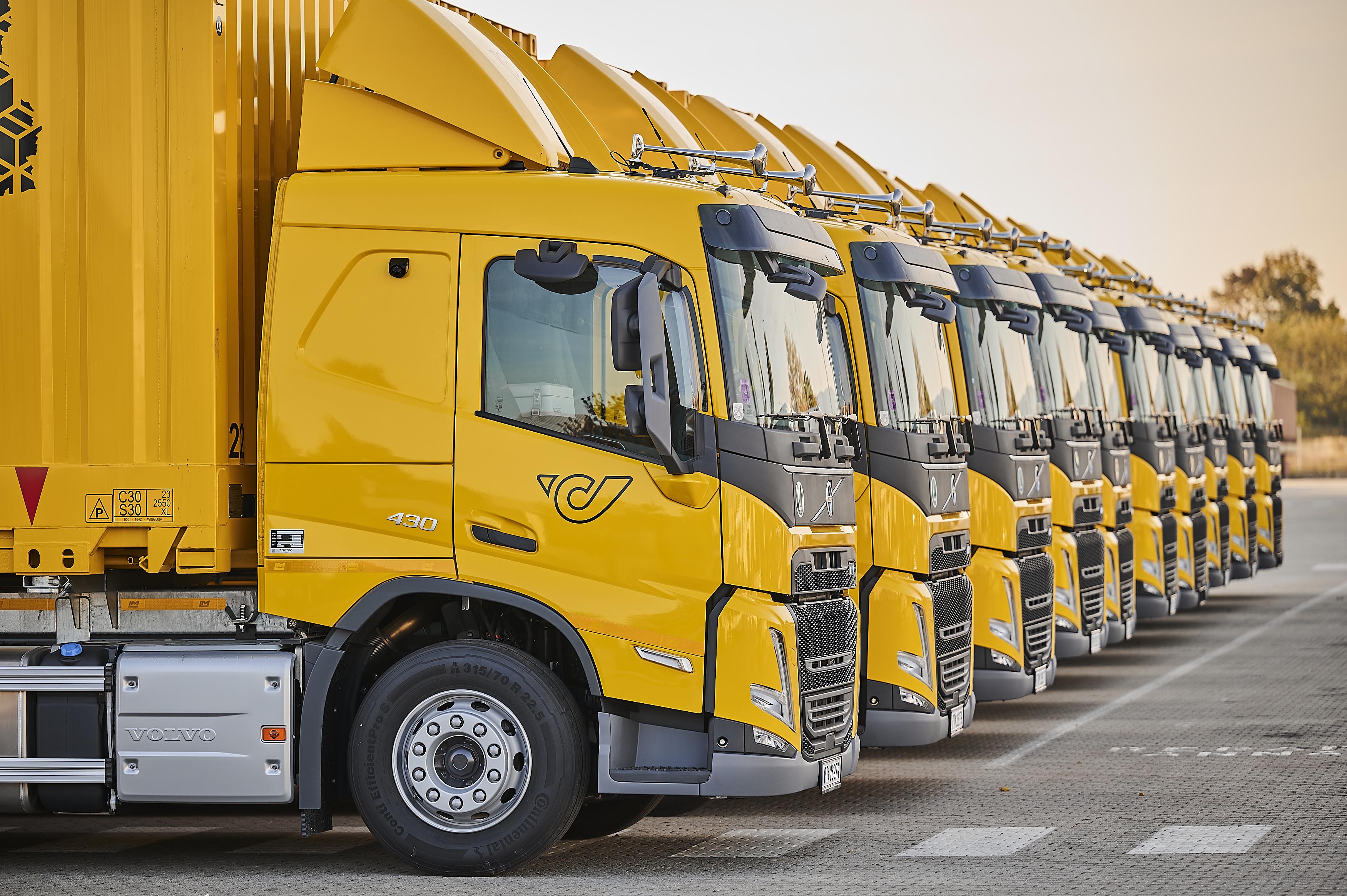  73 Volvo FM für die Österreichische Post AG